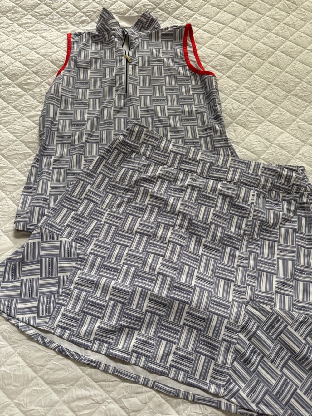 Sleeveless Geometric Print Golf Skort Set with Red Trim